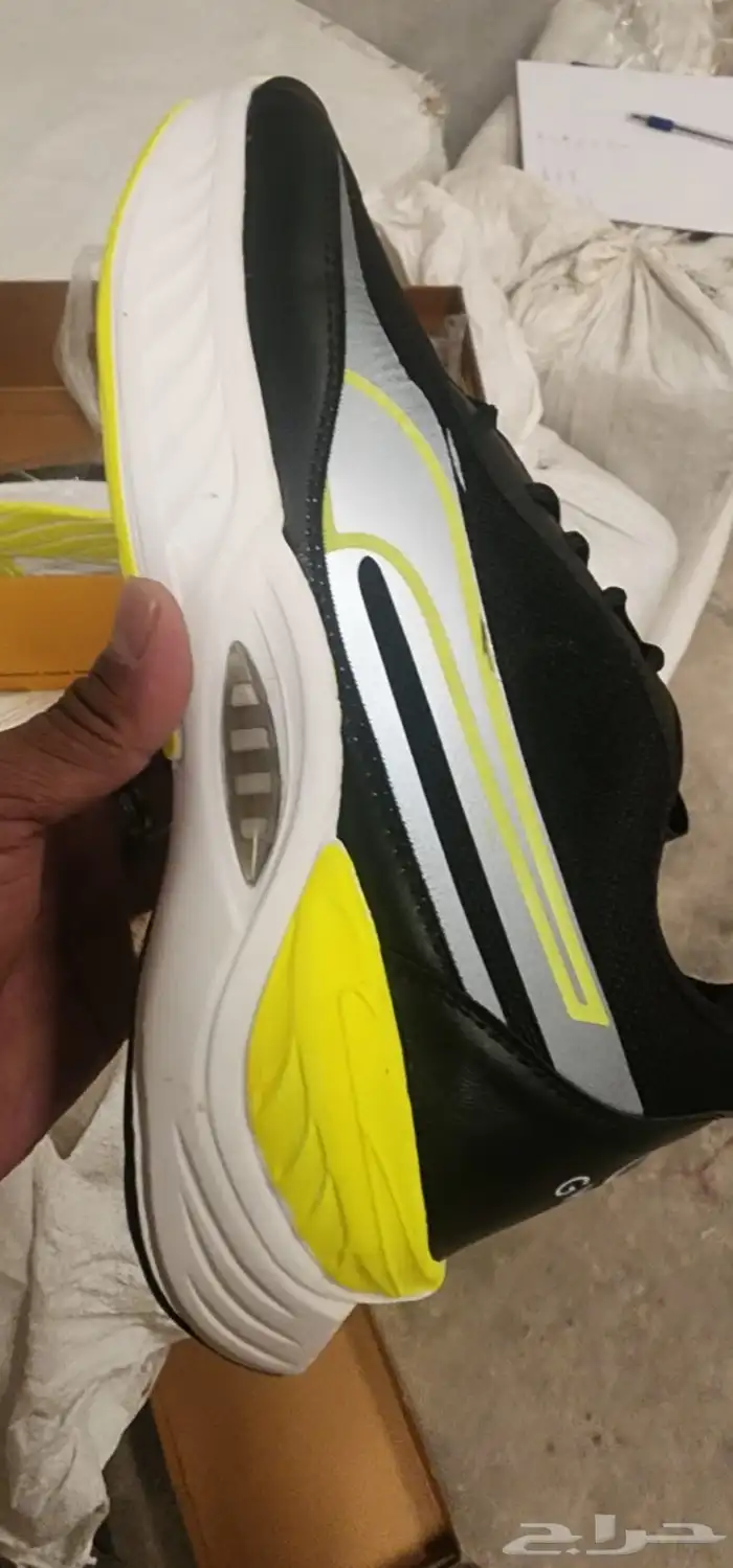 للبيع جزمات اسبورت وا اسليبر بي أسعار الجمله 36