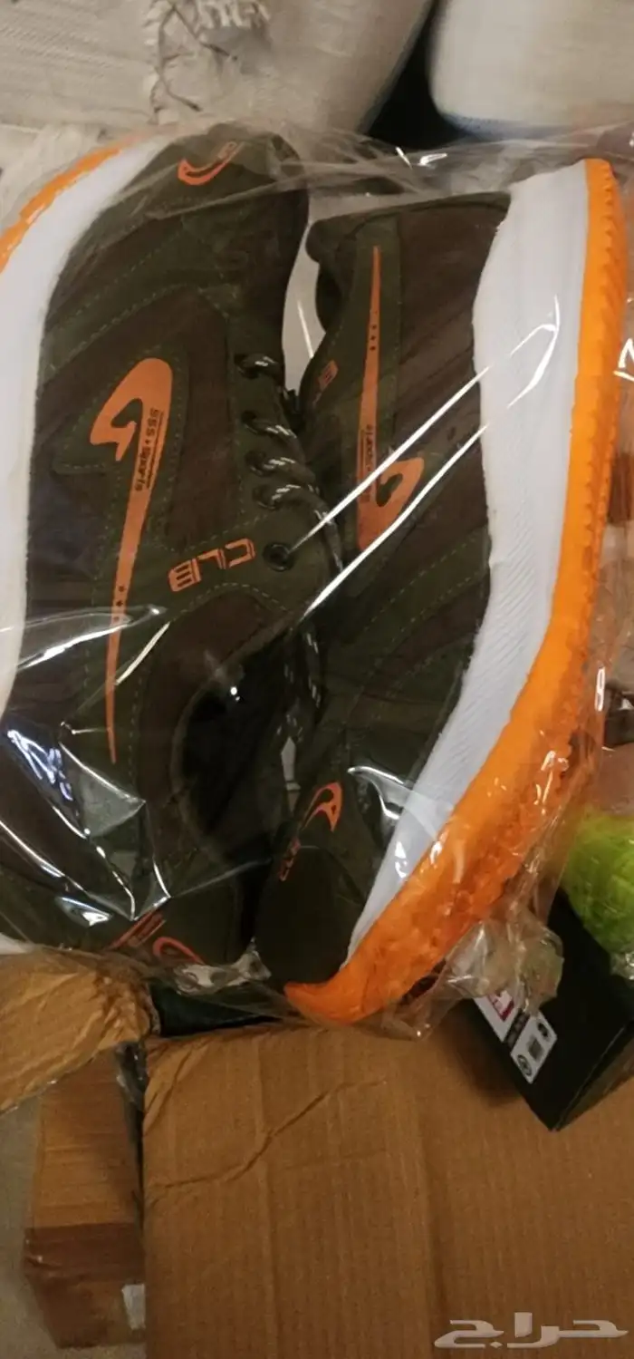 للبيع جزمات اسبورت وا اسليبر بي أسعار الجمله 41