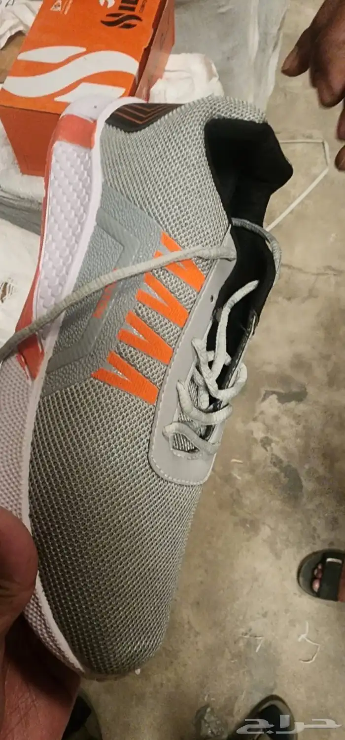 للبيع جزمات اسبورت وا اسليبر بي أسعار الجمله 34