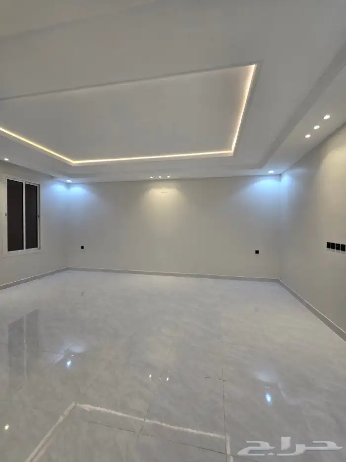 للبيع فيلا دورين وملحق مساحه كبيره غرف وسيعه احدرفيده العزيز 9