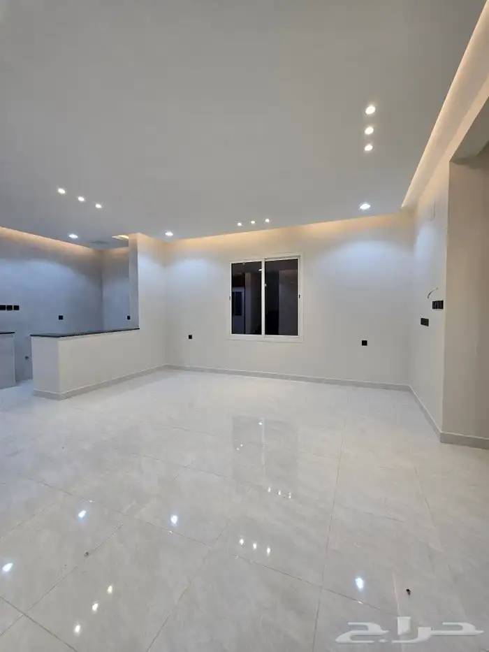 للبيع فيلا دورين وملحق مساحه كبيره غرف وسيعه احدرفيده العزيز 23