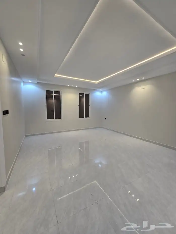 للبيع فيلا دورين وملحق مساحه كبيره غرف وسيعه احدرفيده العزيز 8