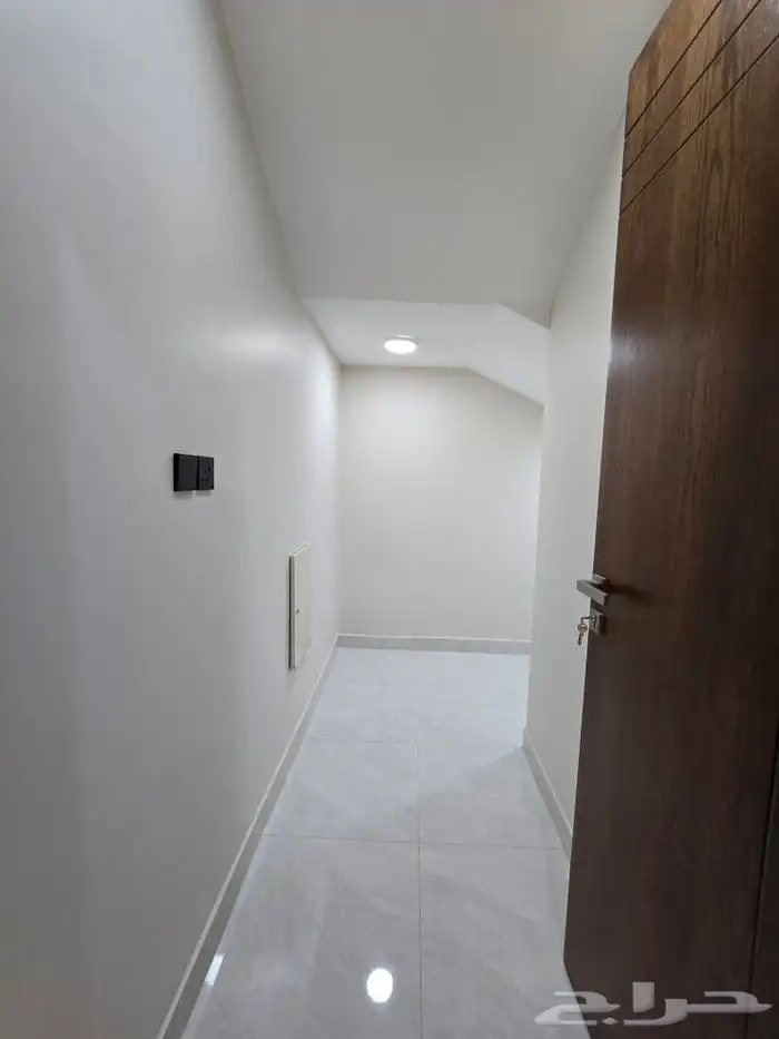 للبيع فيلا دورين وملحق مساحه كبيره غرف وسيعه احدرفيده العزيز 14