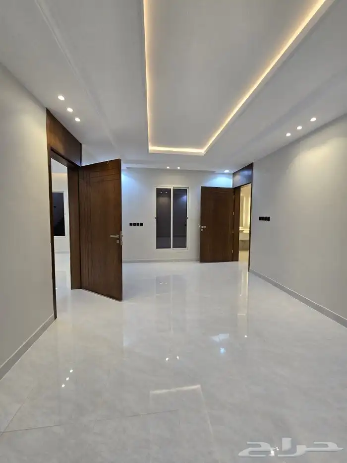 للبيع فيلا دورين وملحق مساحه كبيره غرف وسيعه احدرفيده العزيز 12