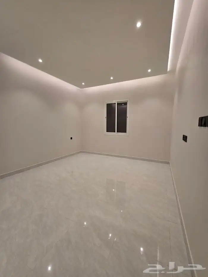 للبيع فيلا دورين وملحق مساحه كبيره غرف وسيعه احدرفيده العزيز 39