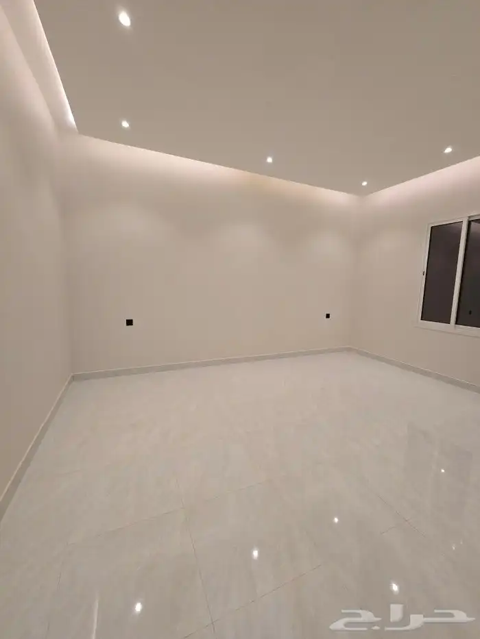 للبيع فيلا دورين وملحق مساحه كبيره غرف وسيعه احدرفيده العزيز 26