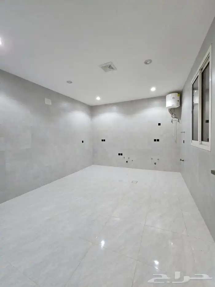 للبيع فيلا دورين وملحق مساحه كبيره غرف وسيعه احدرفيده العزيز 19