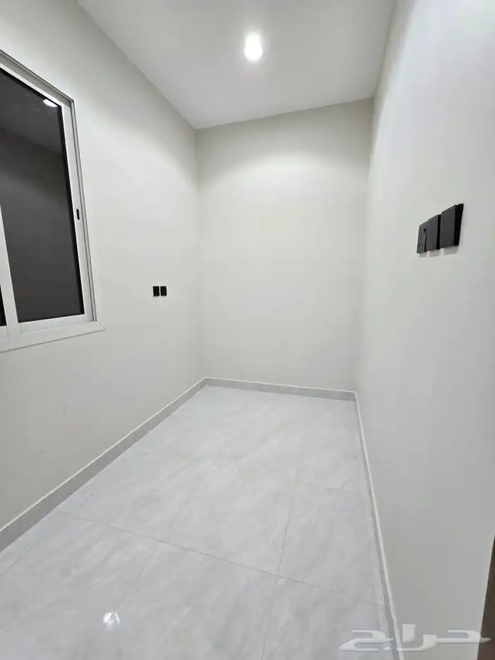 للبيع فيلا دورين وملحق مساحه كبيره غرف وسيعه احدرفيده العزيز 31