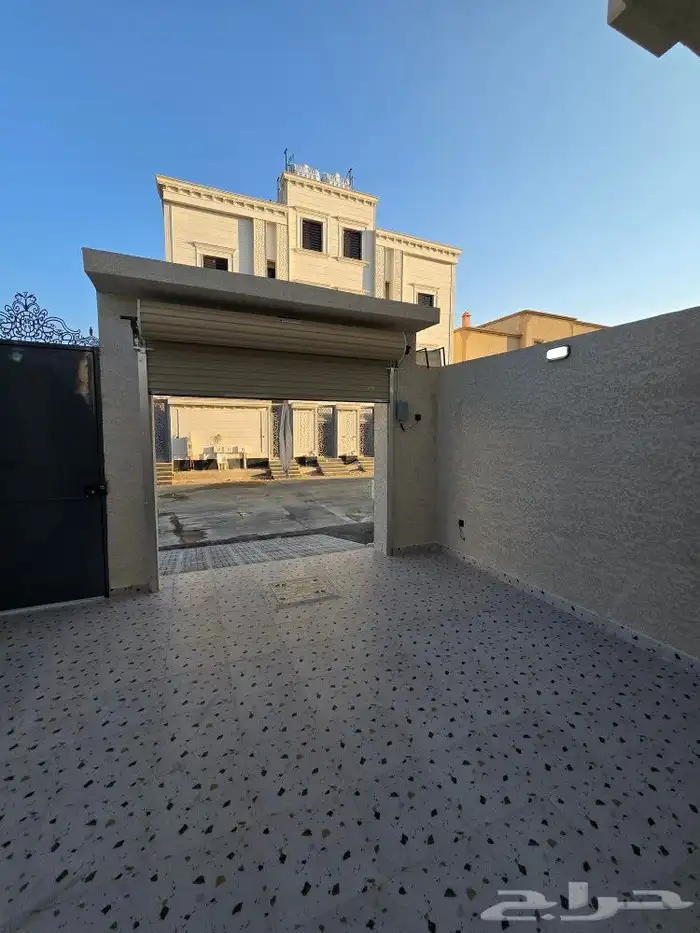 للبيع شقه ارضي 6غرف VIP حوش ومدخل سياره مطبخ جاهز احد رفيده 6