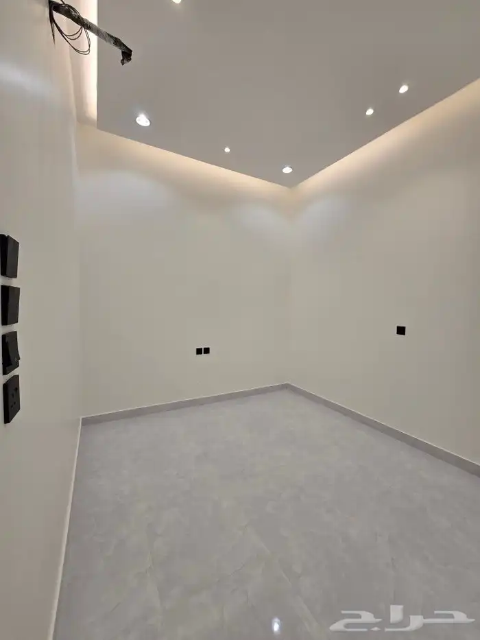 للبيع شقه ارضي 6غرف VIP حوش ومدخل سياره مطبخ جاهز احد رفيده 18