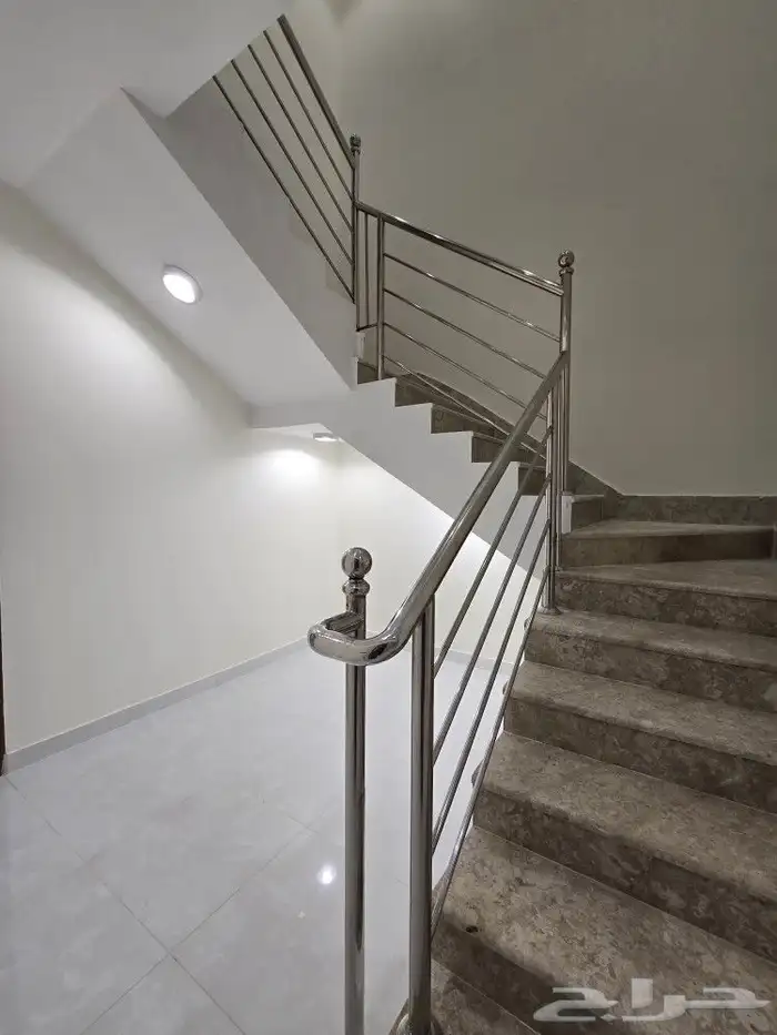 للبيع روف علوى مع ملحق مدخل مستقل مدخل سياره650ألف ط الثماني 16