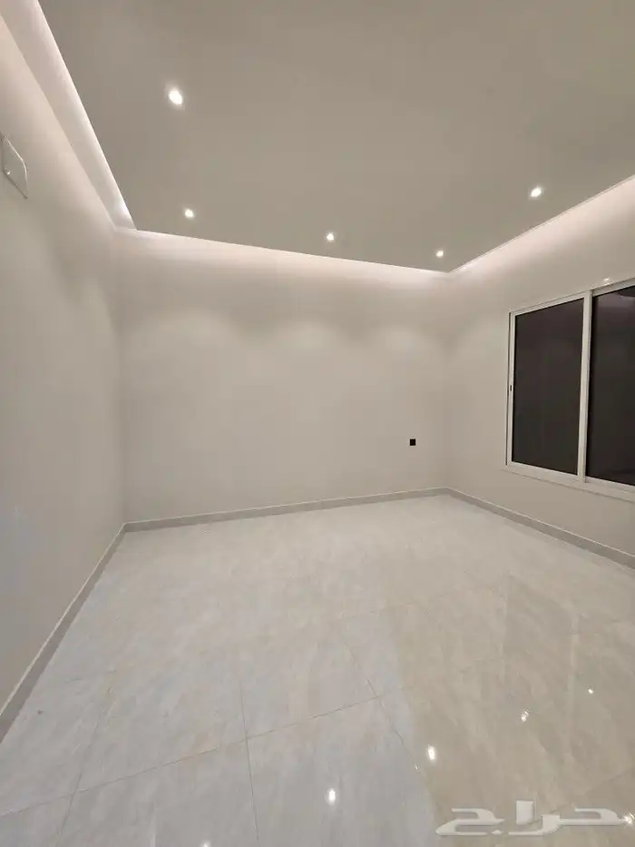 للبيع فيلا دورين وملحق مساحه كبيره غرف وسيعه احدرفيده العزيز 24