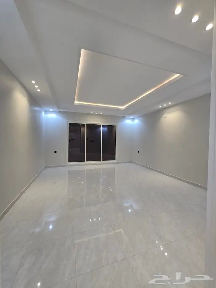 للبيع فيلا دورين وملحق مساحه كبيره غرف وسيعه احدرفيده العزيز 17