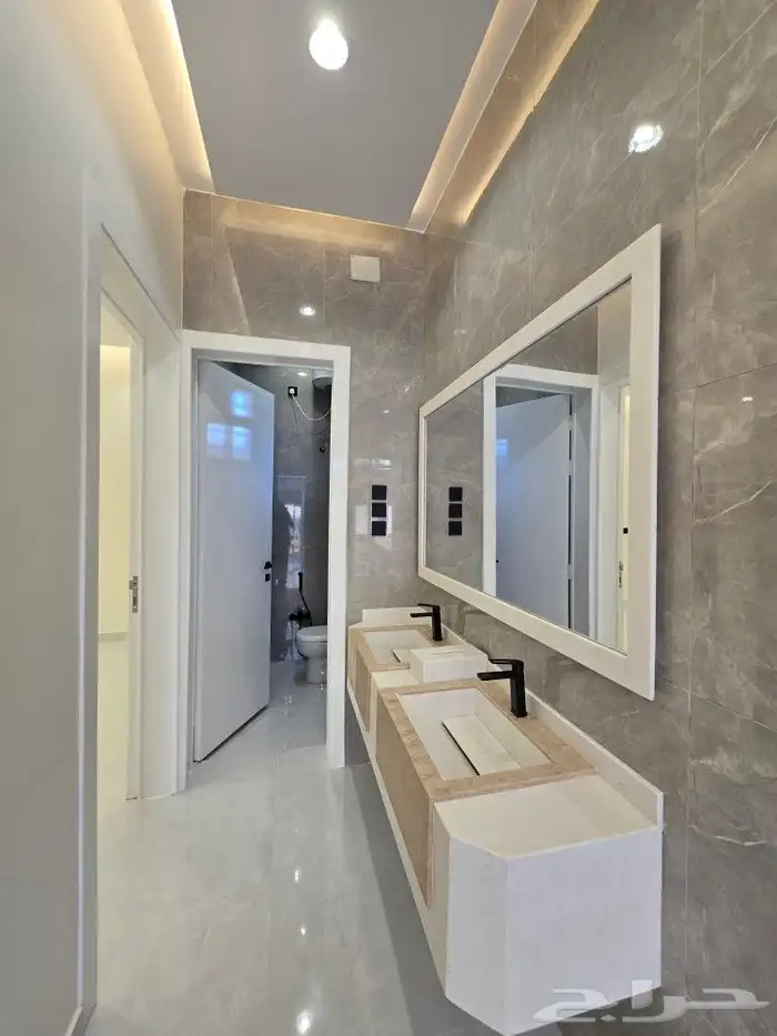 للبيع شقه ارضي 6غرف VIP حوش ومدخل سياره مطبخ جاهز احد رفيده 10