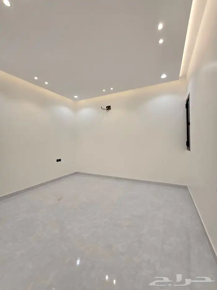 للبيع شقه ارضي 6غرف VIP حوش ومدخل سياره مطبخ جاهز احد رفيده 21