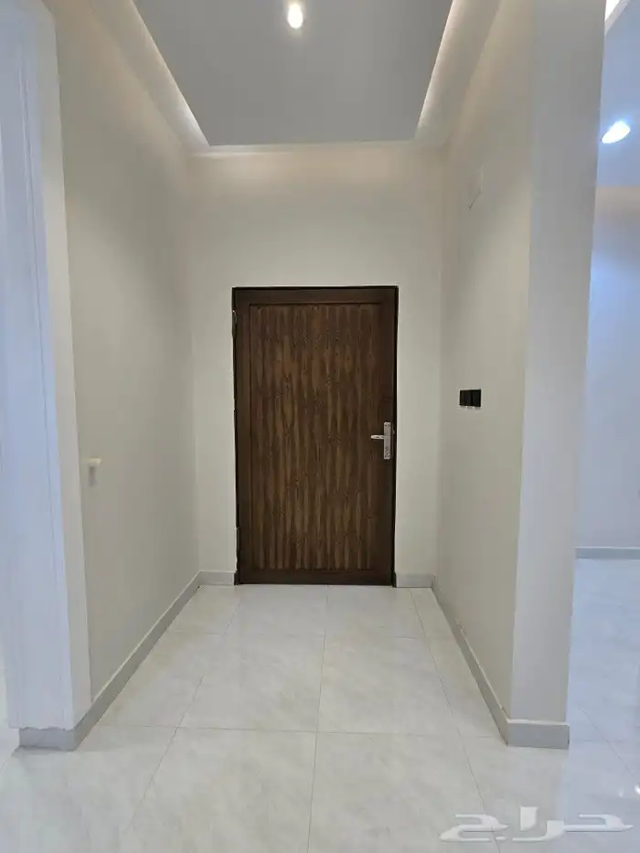 للبيع فيلا دورين وملحق مساحه كبيره غرف وسيعه احدرفيده العزيز 16