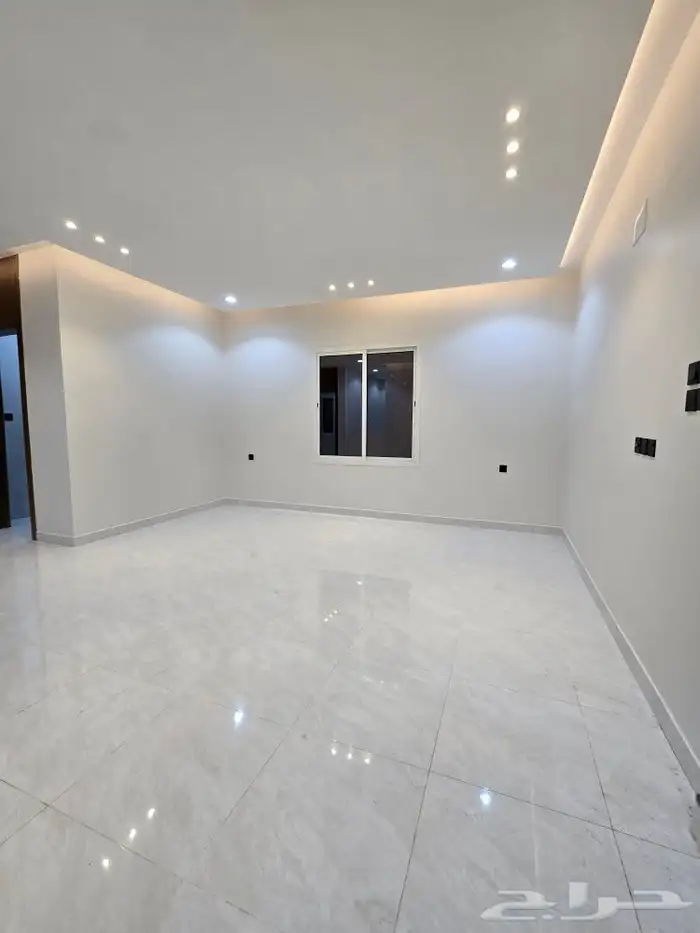 للبيع فيلا دورين وملحق مساحه كبيره غرف وسيعه احدرفيده العزيز 38