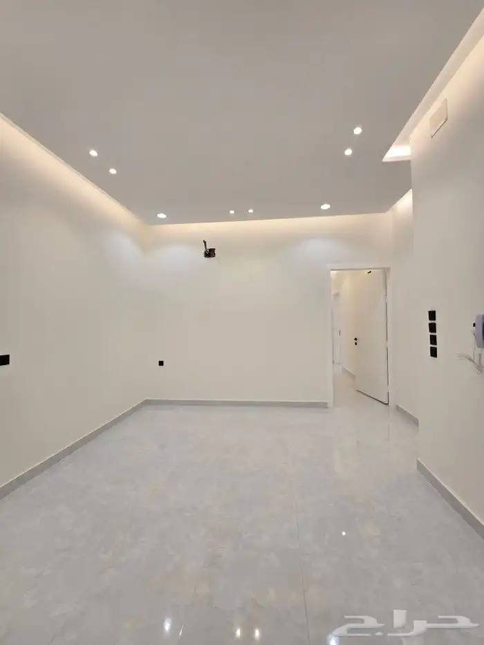 للبيع شقه ارضي 6غرف VIP حوش ومدخل سياره مطبخ جاهز احد رفيده 12