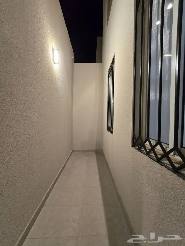 للبيع فيلا دورين وملحق مساحه كبيره غرف وسيعه احدرفيده العزيز 6