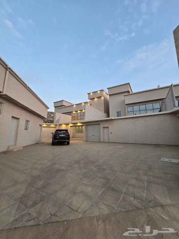 للبيع فيلا دورين وملحق بمسبح طريق غرب المدينة العسكرية720ألف 0