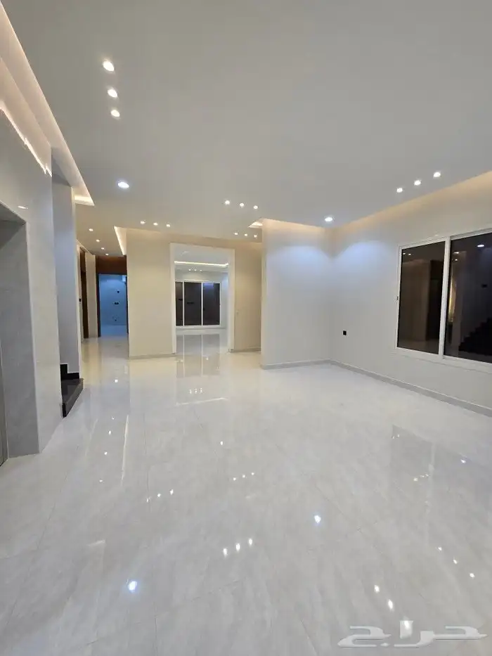 للبيع فيلا دورين وملحق مساحه كبيره غرف وسيعه احدرفيده العزيز 13