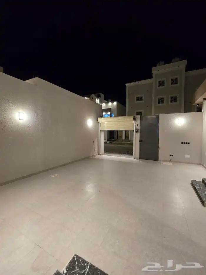 للبيع فيلا دورين وملحق مساحه كبيره غرف وسيعه احدرفيده العزيز 7