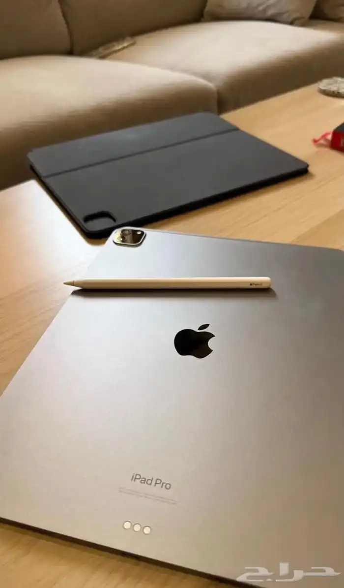 للبيع ايباد برو الجيل السادس مع ابل ماجيك كيبورد 4