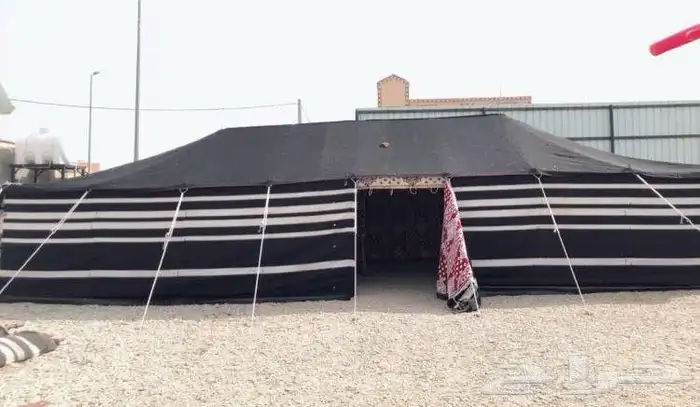 يوجد لدينة جميع انواع بيوت الشعر والخيام 4