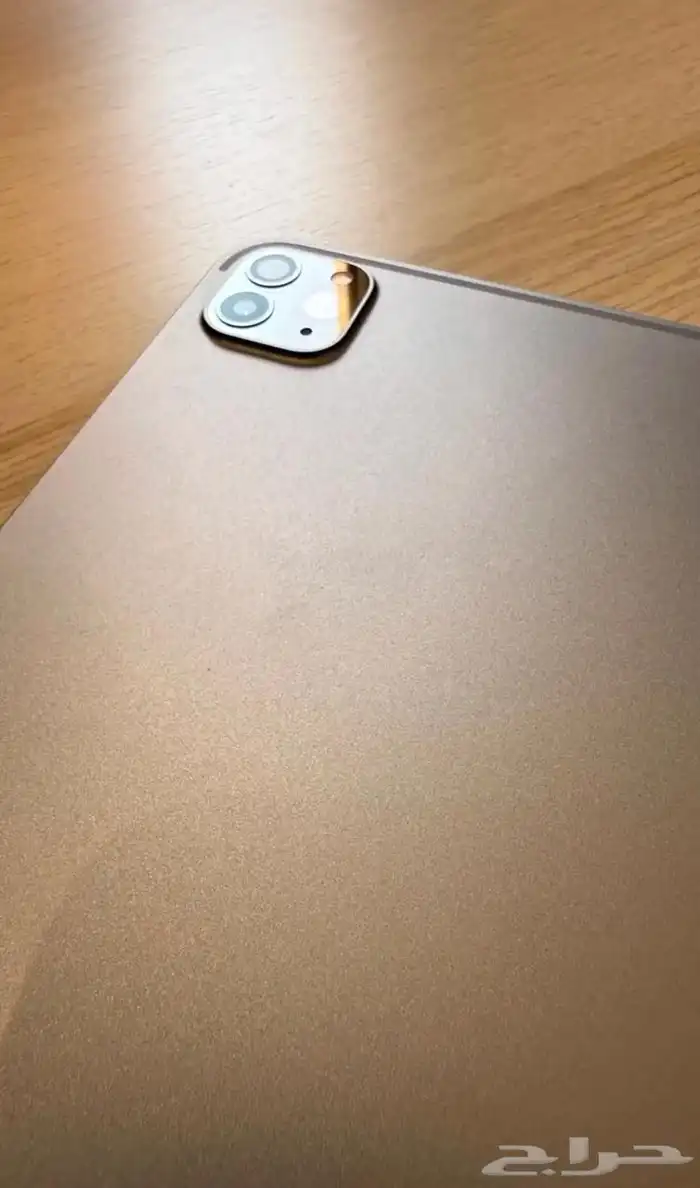 للبيع ايباد برو الجيل السادس مع ابل ماجيك كيبورد 5