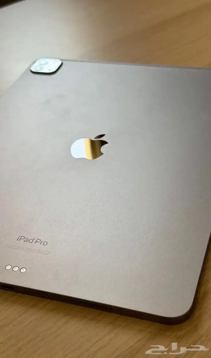 للبيع ايباد برو الجيل السادس مع ابل ماجيك كيبورد 2
