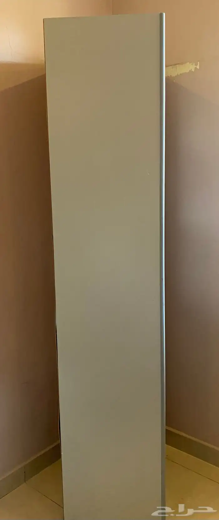 دولاب تنظيم ارفف نظيف وملحقاته سليمة 3