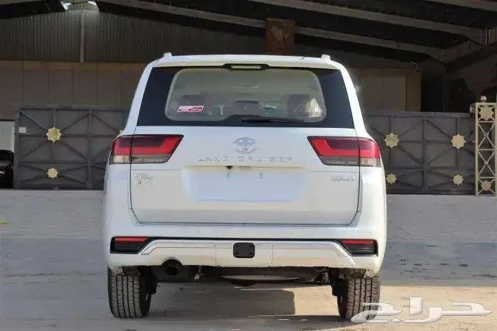 تويوتا لاندكروزر جي اكس ار 4 بنزين 2025 سعودي 8
