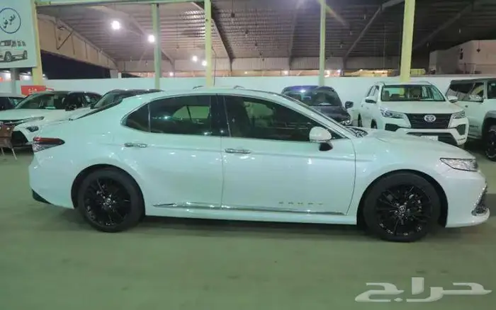 تويوتا كامري موديل 2023 فل كامل جراندي ( 6 سلندر ) 7