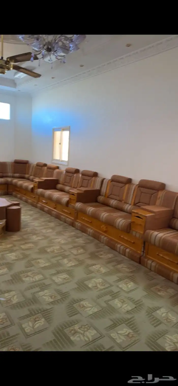 كنب مجلس رجال كبير وكنب مجلس حريم مع الطاولات 3