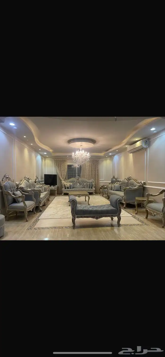 كنب ومعه طاوله كبيره وثنين خدمه 0