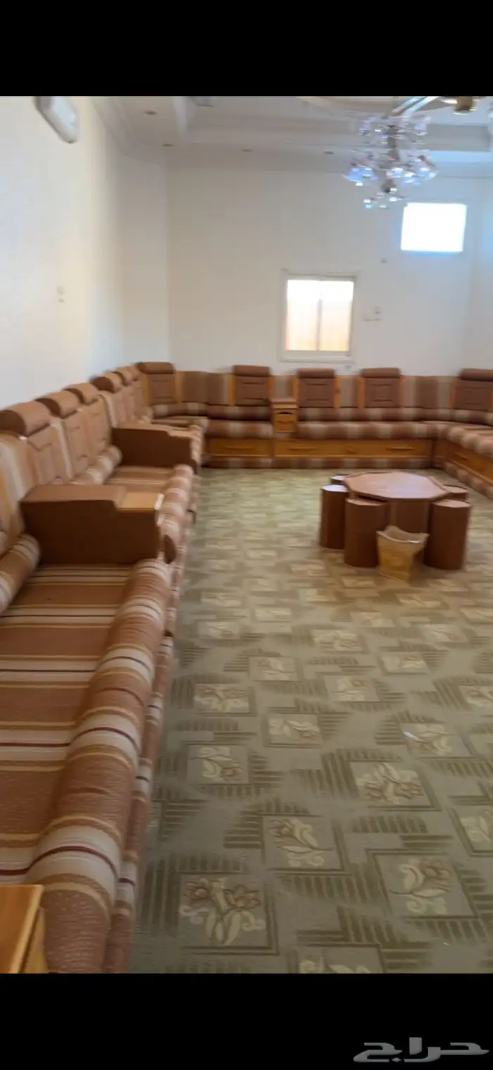 كنب مجلس رجال كبير وكنب مجلس حريم مع الطاولات 2