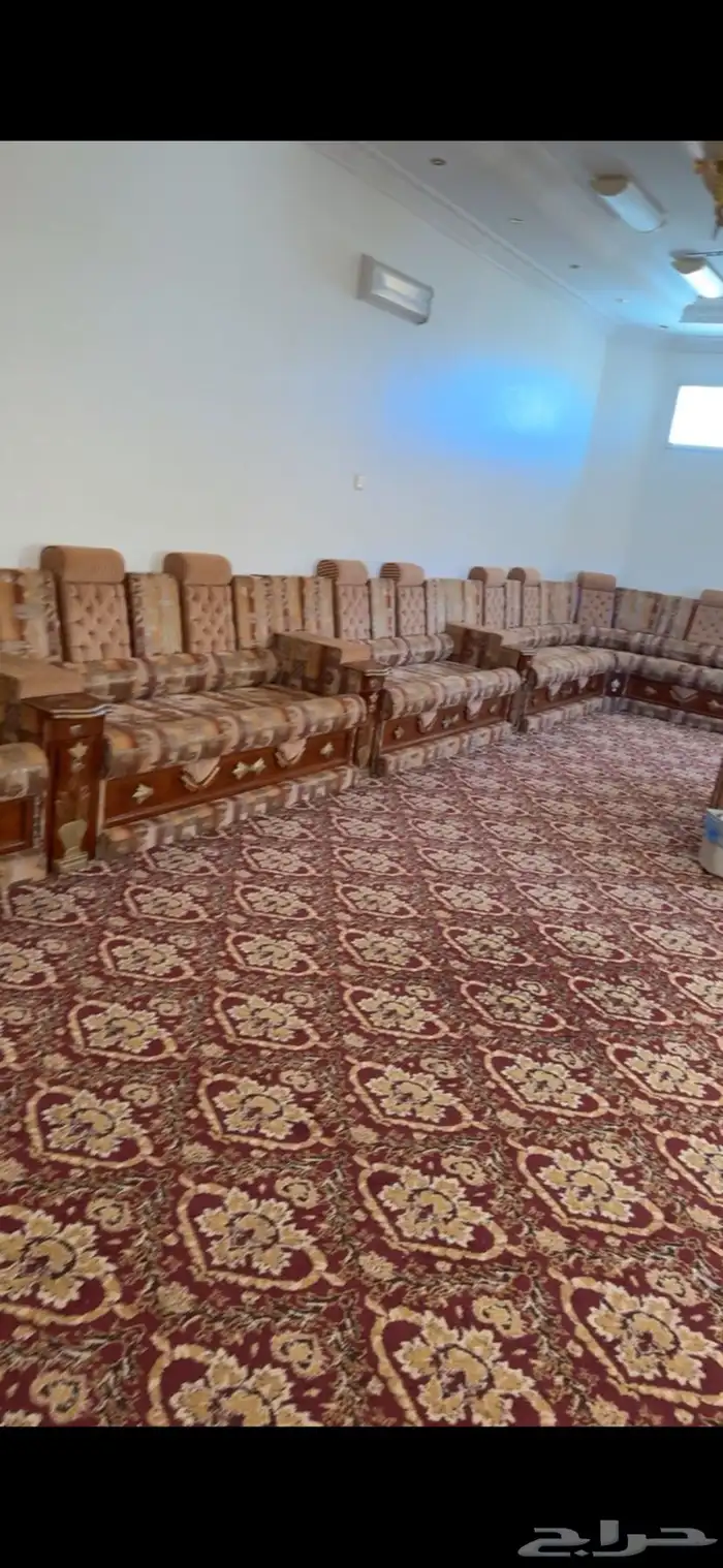 كنب مجلس رجال كبير وكنب مجلس حريم مع الطاولات 0