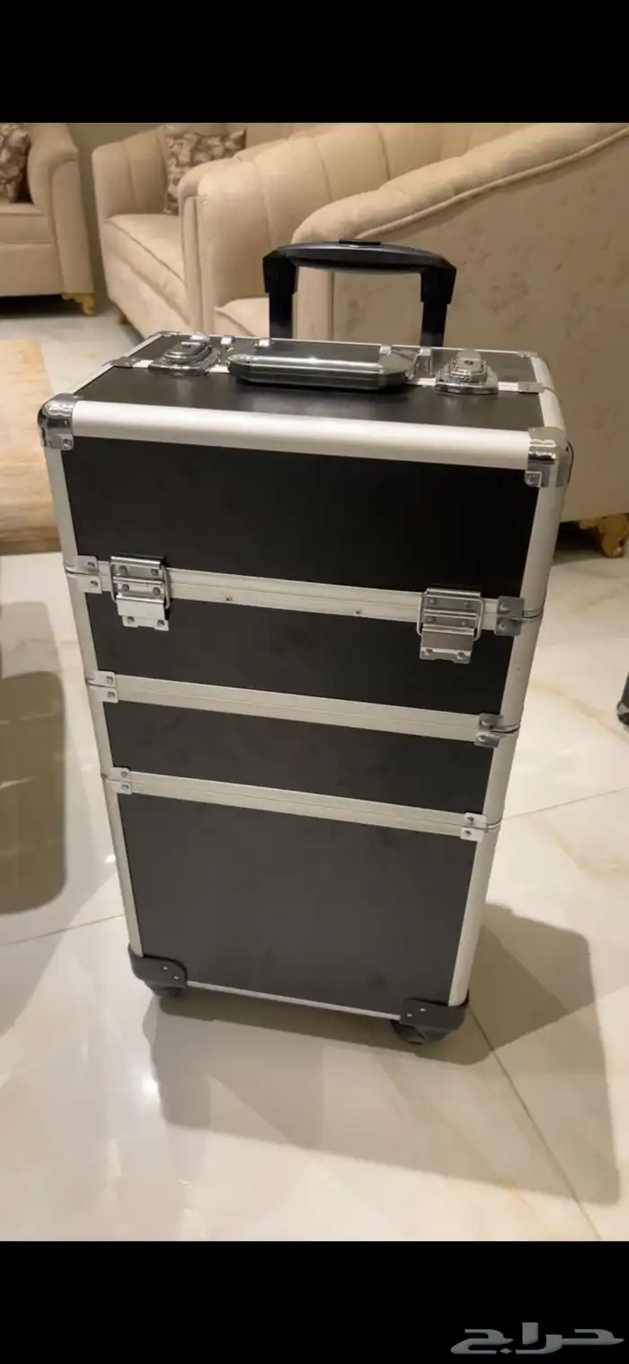 شنطة مكياج كبيرة 0