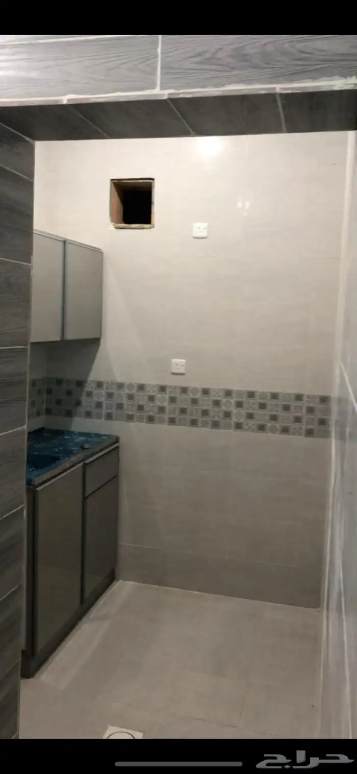 غرفه غرف نظام سويت عزاب مؤثثة امام القاعدة الجوية 5