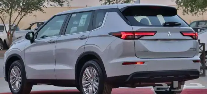 ميتسوبيشي اوتلاندر 2025 استندر 2