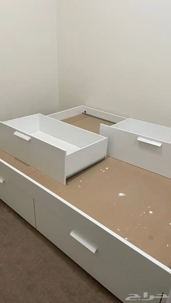 سرير جديد لون ابيض من ايكيا 1