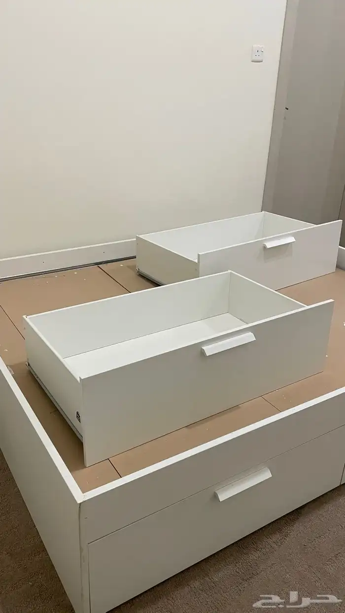 سرير جديد لون ابيض من ايكيا 2