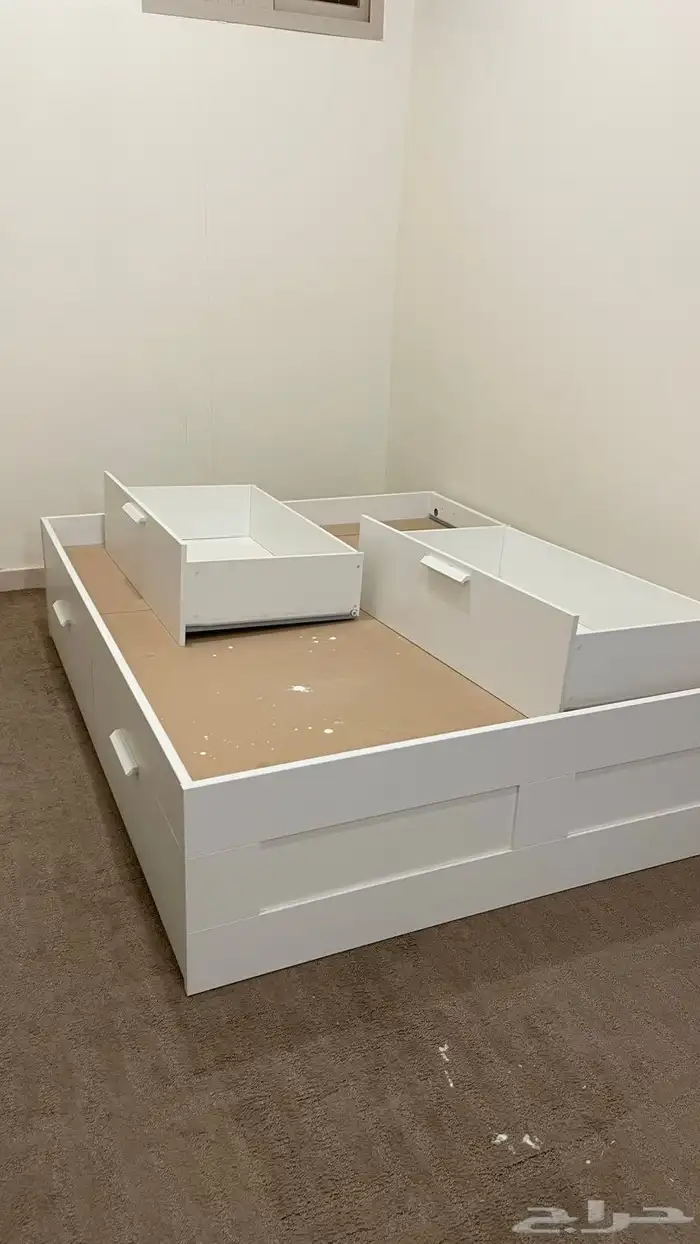 سرير جديد لون ابيض من ايكيا 0