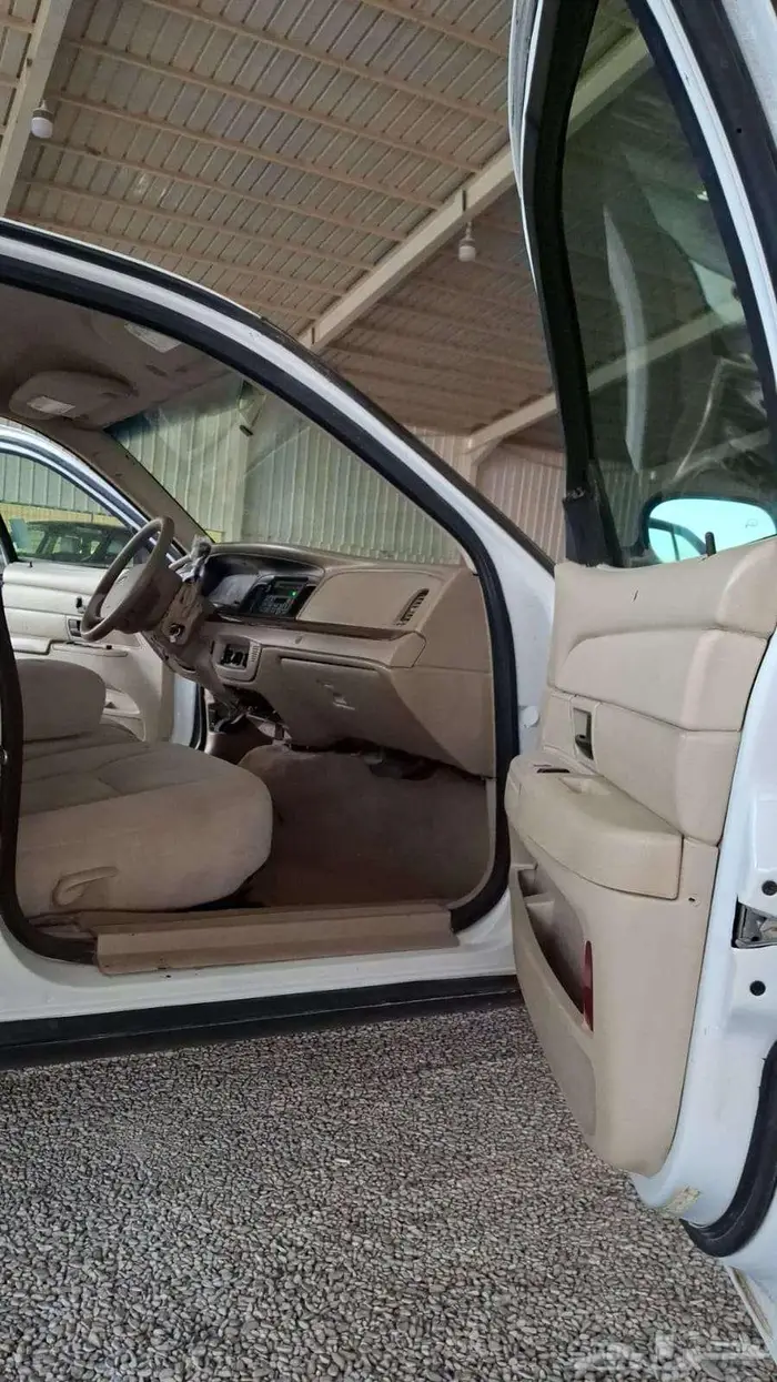 فورد كراون فكتوريا 2011 7