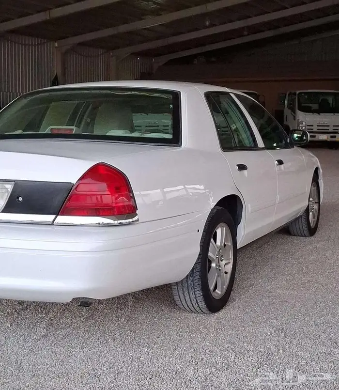 فورد كراون فكتوريا 2011 9