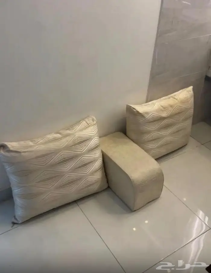 طارلات وعدد 14 مسند طهر وثلاث تكيات مستخدم للبيع 0