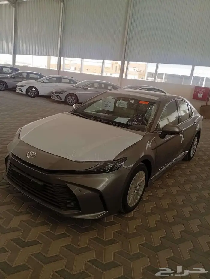 تويوتا كامرى LE بنزين موديل 2025 1