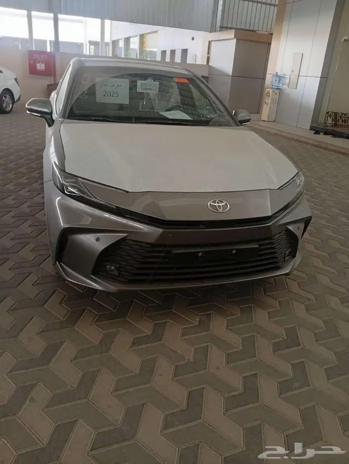 تويوتا كامرى LE بنزين موديل 2025 3