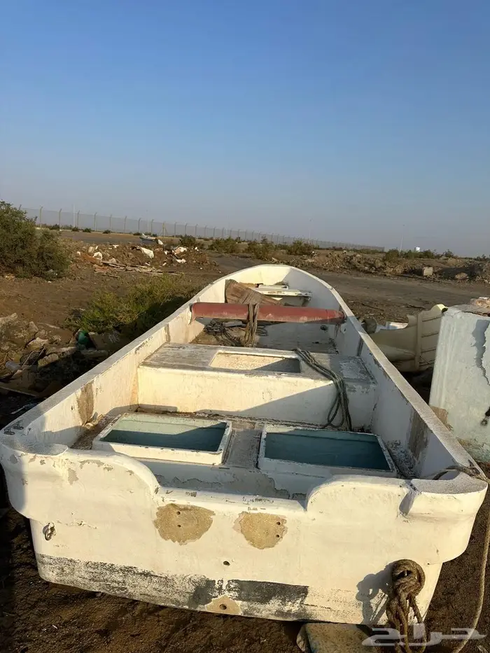 قارب نزهه 7 متر بدون مكينه للبيع 4