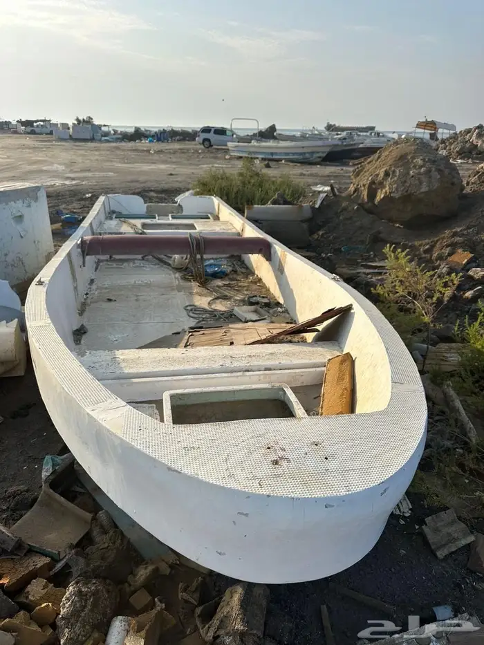 قارب نزهه 7 متر بدون مكينه للبيع 0